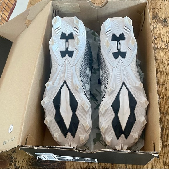 Under Armour Basketball Cleats 6Y - Picture 4 of 5